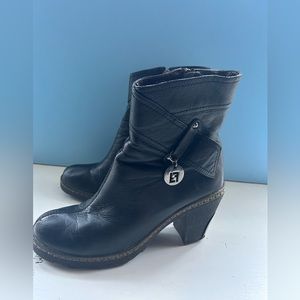 Fendi leather insulated boots